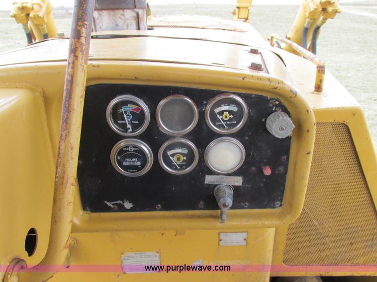 image for item F4872 1973 Caterpillar D8H Series H dozer