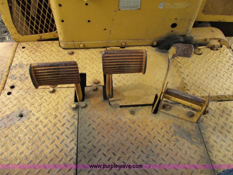 image for item F4872 1973 Caterpillar D8H Series H dozer
