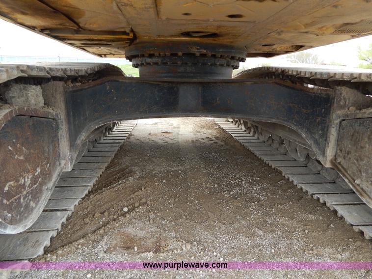 image for item F4877 2006 Komatsu PC400LC-7 excavator