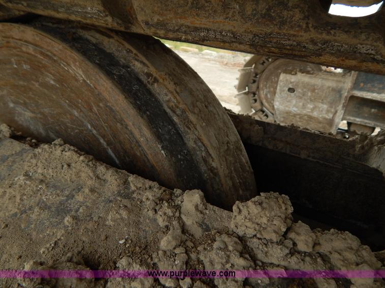 image for item F4877 2006 Komatsu PC400LC-7 excavator