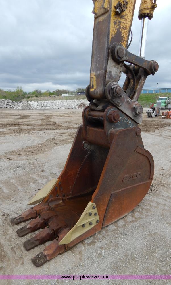 image for item F4877 2006 Komatsu PC400LC-7 excavator