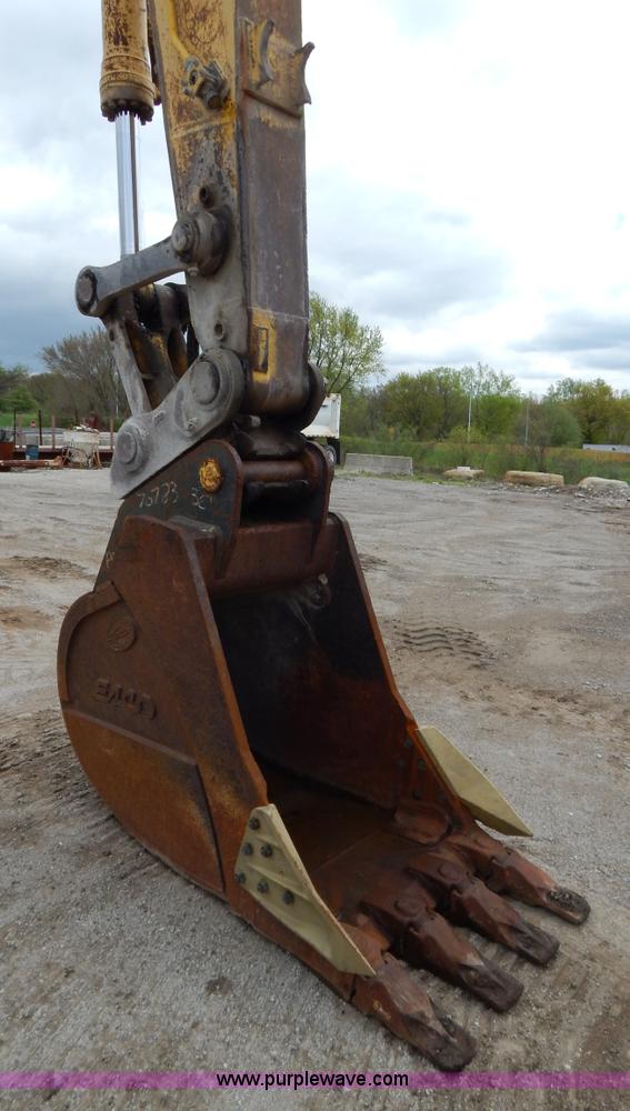 image for item F4877 2006 Komatsu PC400LC-7 excavator