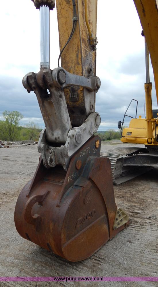 image for item F4877 2006 Komatsu PC400LC-7 excavator