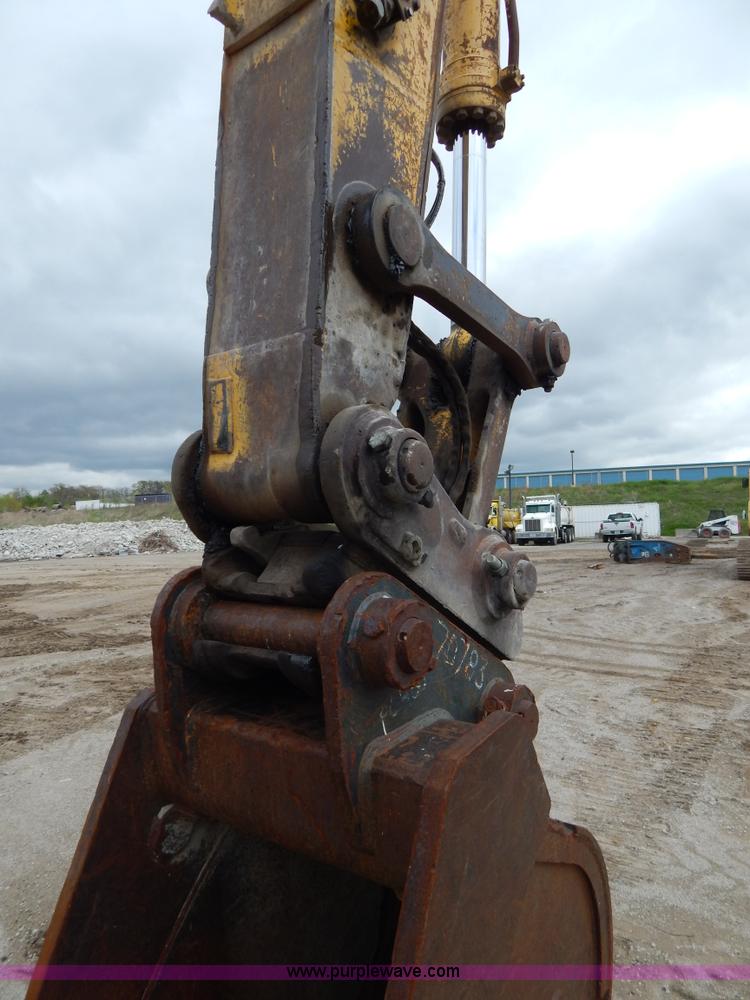 image for item F4877 2006 Komatsu PC400LC-7 excavator