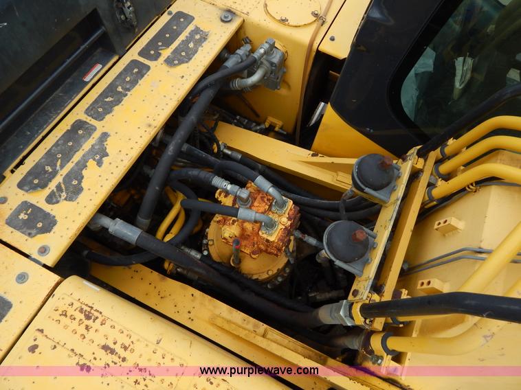 image for item F4877 2006 Komatsu PC400LC-7 excavator