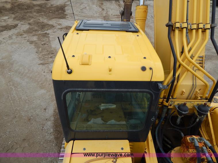 image for item F4877 2006 Komatsu PC400LC-7 excavator