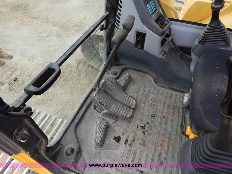 image for item F4877 2006 Komatsu PC400LC-7 excavator