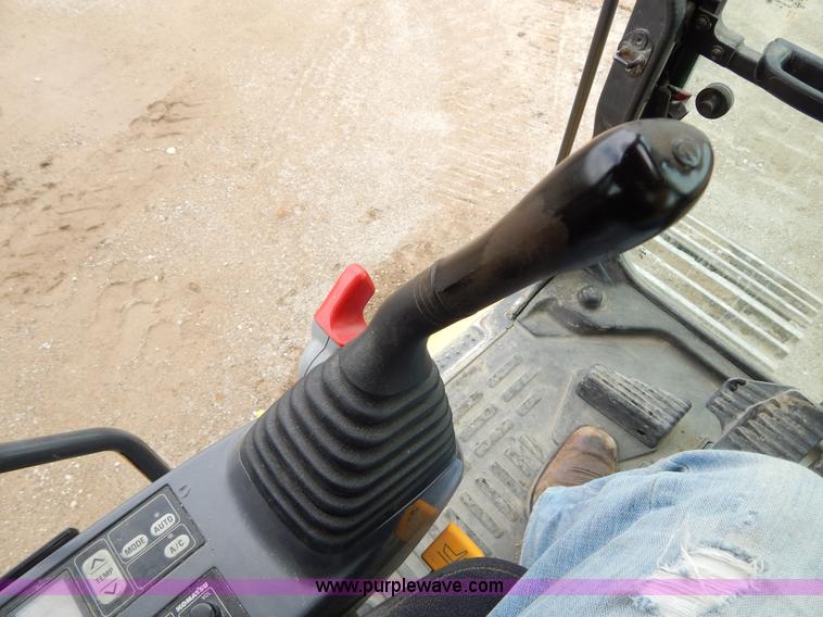 image for item F4877 2006 Komatsu PC400LC-7 excavator