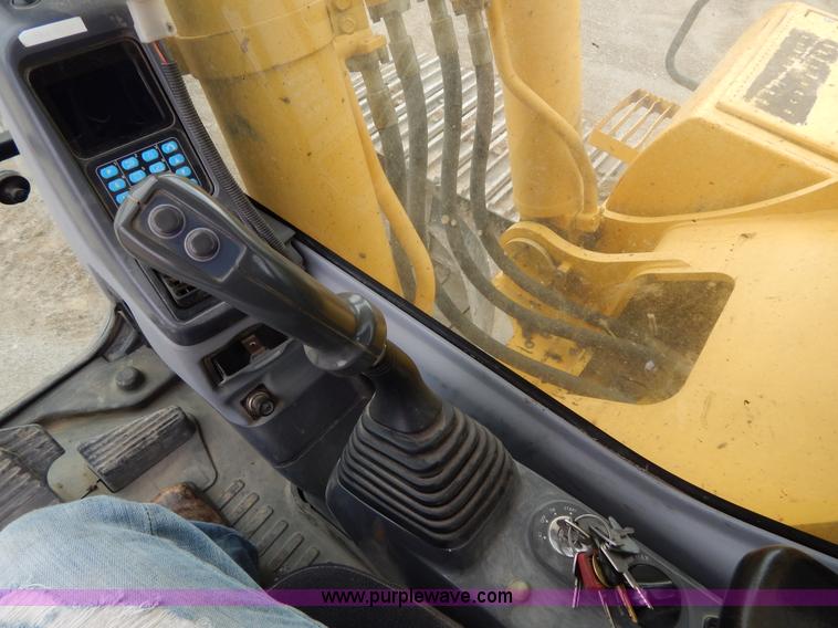 image for item F4877 2006 Komatsu PC400LC-7 excavator