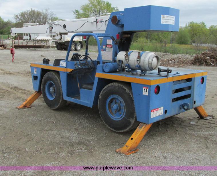 image for item F4879 Broderson IC801B carry deck crane