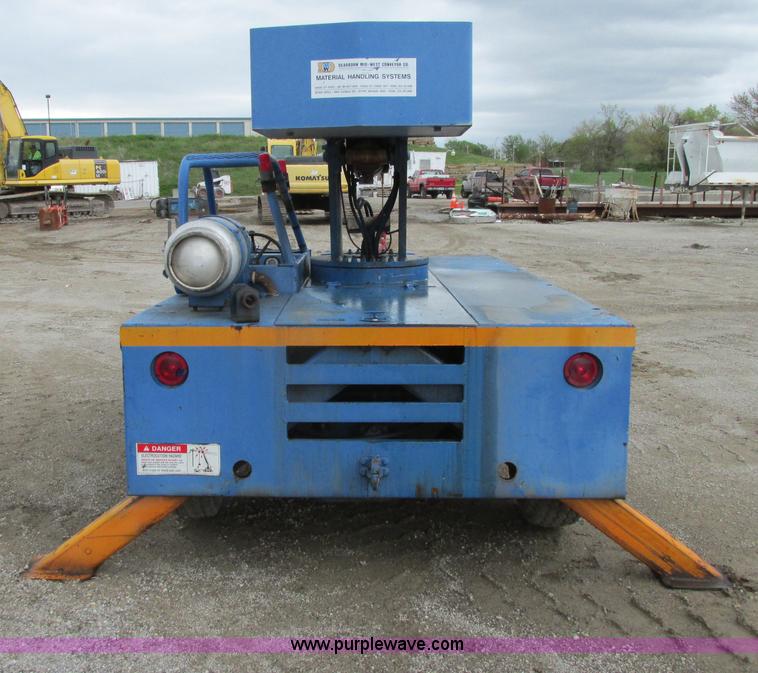 image for item F4879 Broderson IC801B carry deck crane