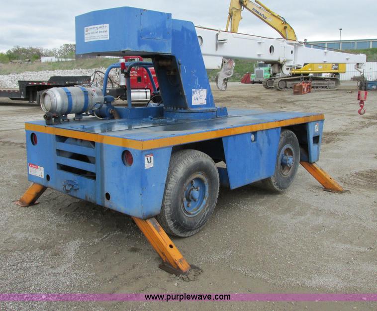 image for item F4879 Broderson IC801B carry deck crane