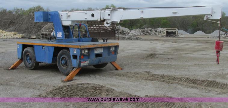 image for item F4879 Broderson IC801B carry deck crane