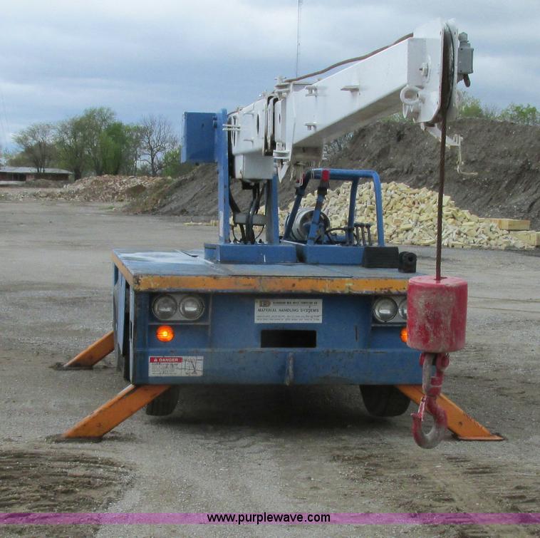 image for item F4879 Broderson IC801B carry deck crane