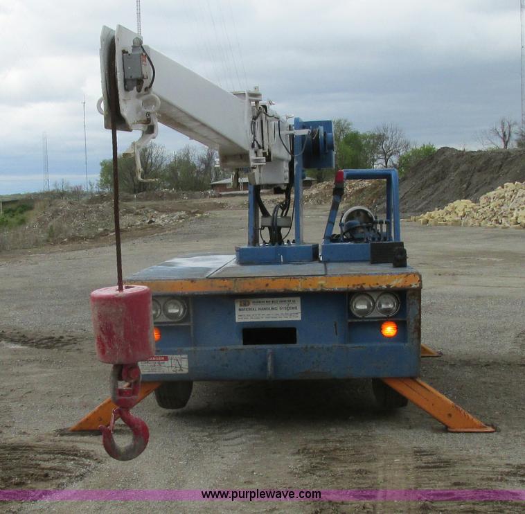 image for item F4879 Broderson IC801B carry deck crane