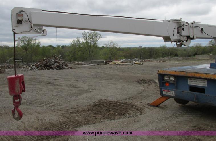 image for item F4879 Broderson IC801B carry deck crane