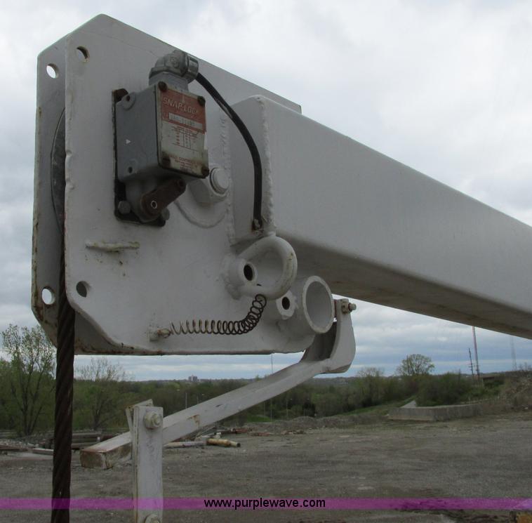 image for item F4879 Broderson IC801B carry deck crane