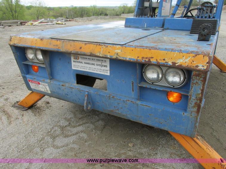 image for item F4879 Broderson IC801B carry deck crane