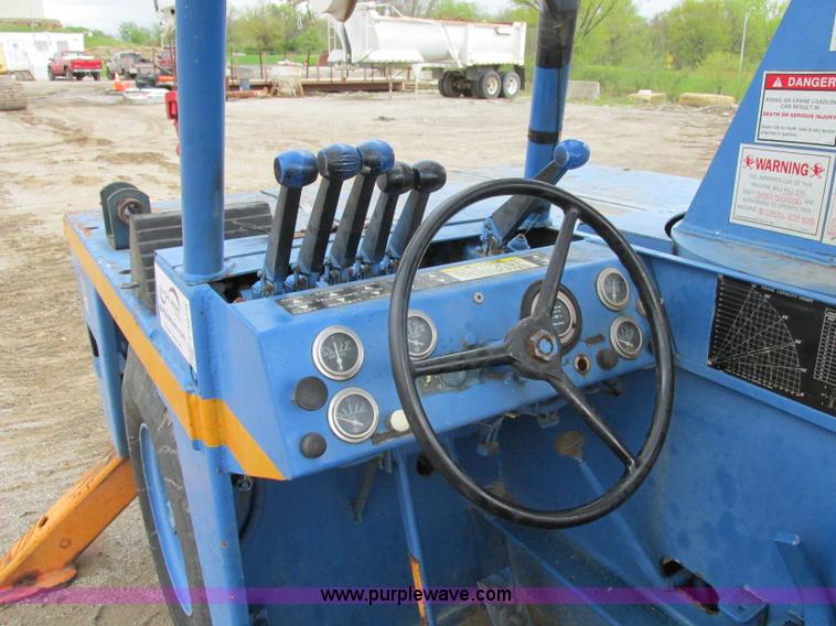 image for item F4879 Broderson IC801B carry deck crane