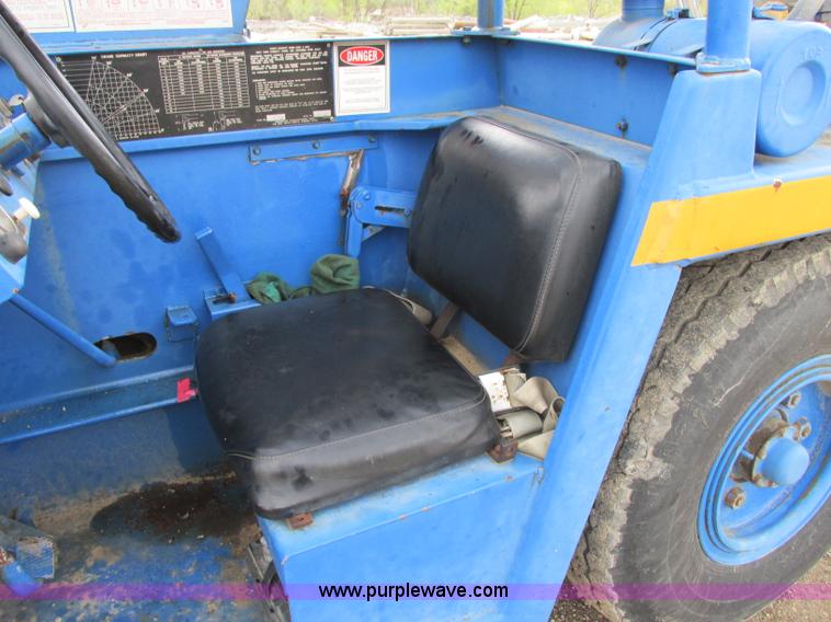 image for item F4879 Broderson IC801B carry deck crane