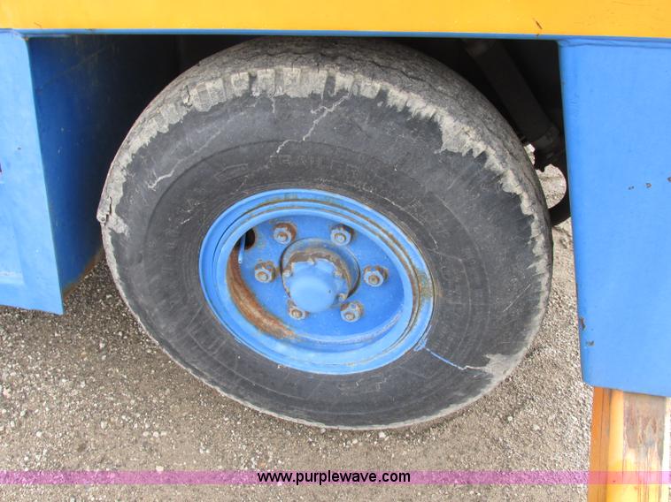 image for item F4879 Broderson IC801B carry deck crane