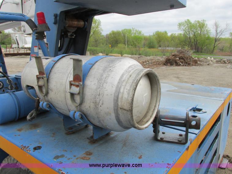 image for item F4879 Broderson IC801B carry deck crane