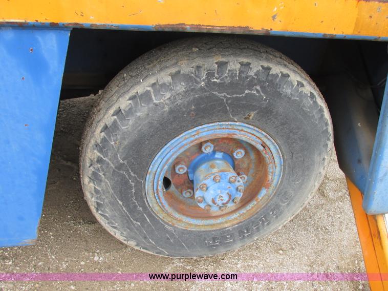 image for item F4879 Broderson IC801B carry deck crane