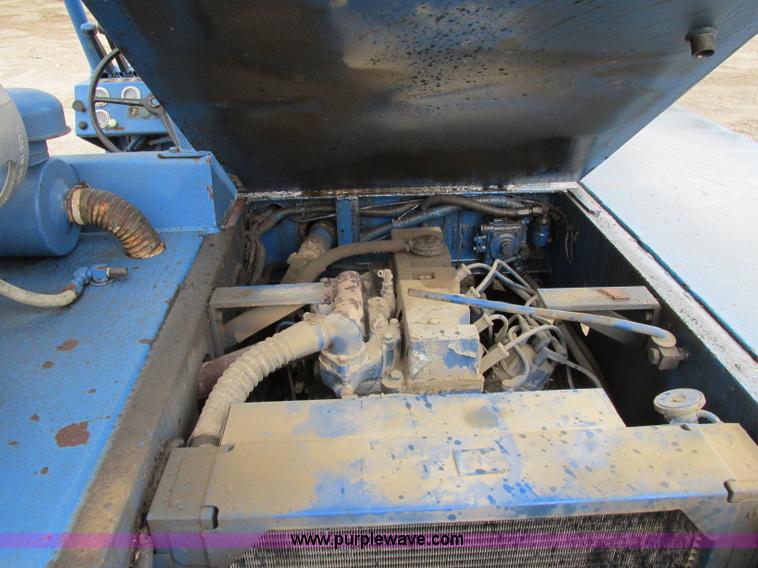 image for item F4879 Broderson IC801B carry deck crane