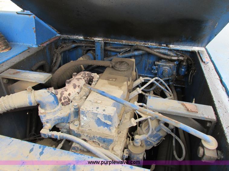 image for item F4879 Broderson IC801B carry deck crane