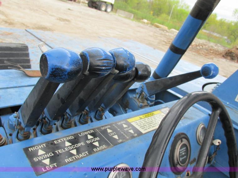 image for item F4879 Broderson IC801B carry deck crane