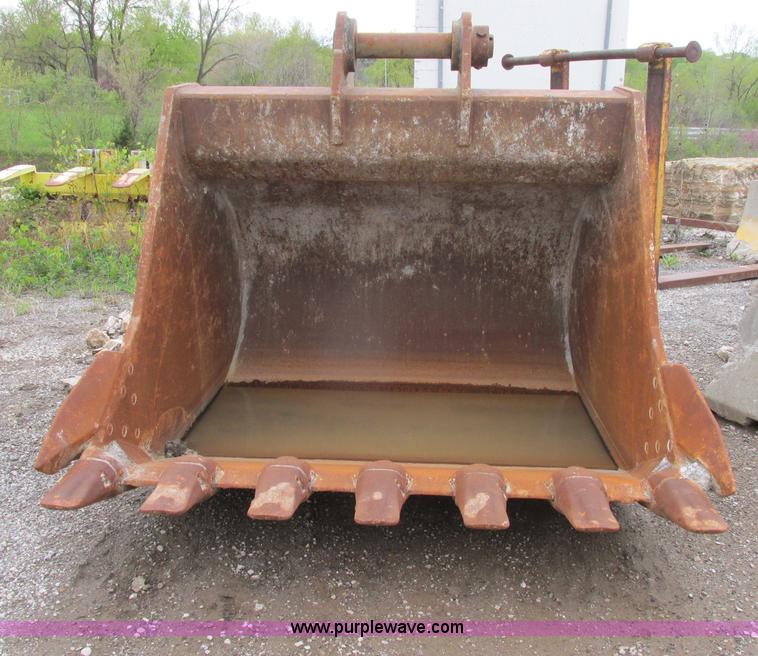 image for item F4881 Esco 72" seven tooth bucket