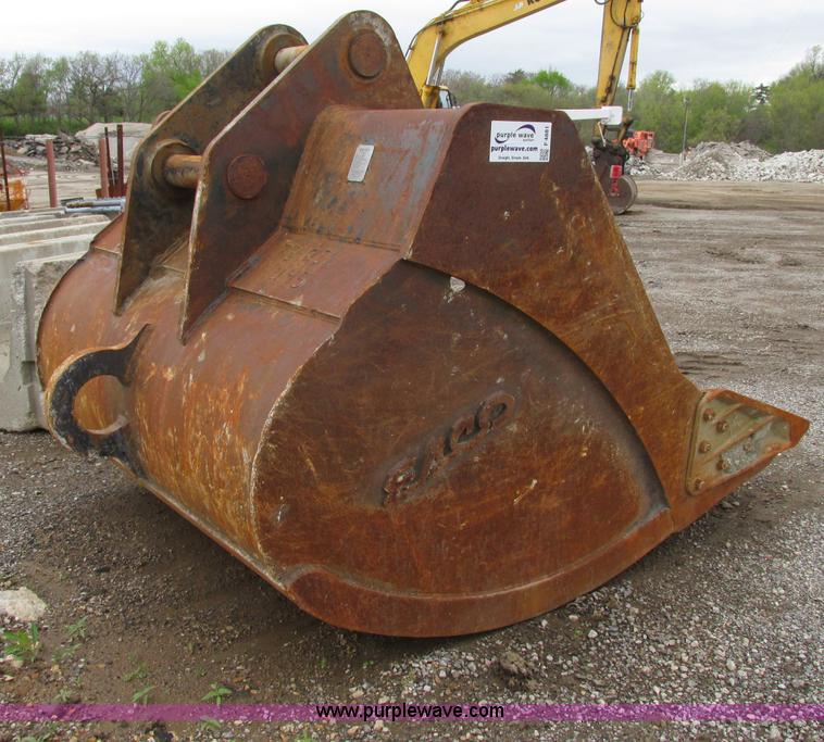 image for item F4881 Esco 72" seven tooth bucket