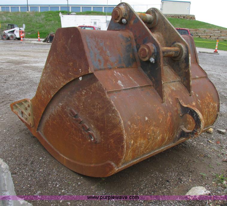 image for item F4881 Esco 72" seven tooth bucket