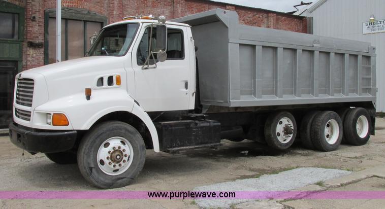 image for item F4882 1998 Ford L9T dump truck