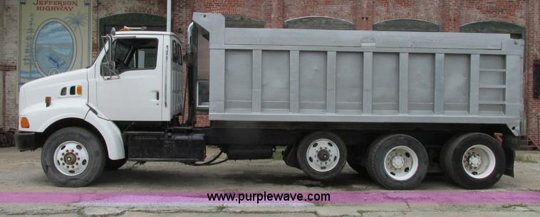 image for item F4882 1998 Ford L9T dump truck