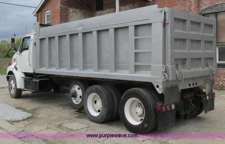 image for item F4882 1998 Ford L9T dump truck