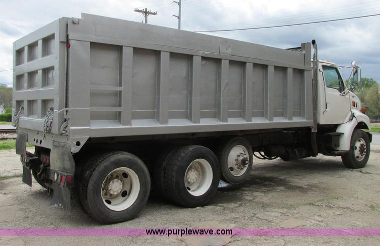 image for item F4882 1998 Ford L9T dump truck