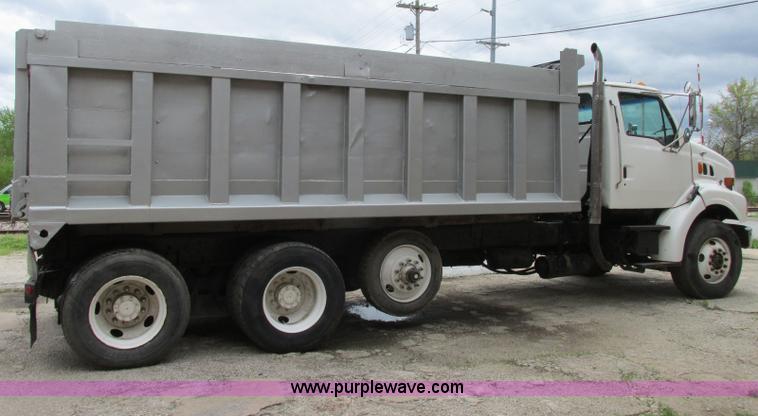 image for item F4882 1998 Ford L9T dump truck