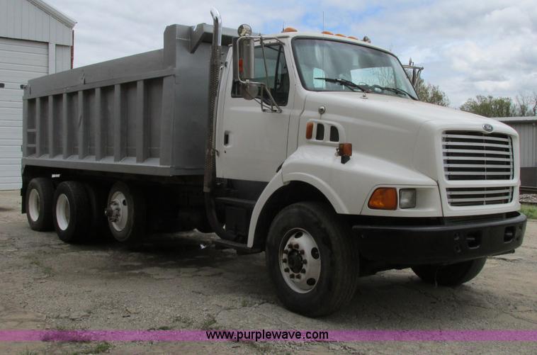 image for item F4882 1998 Ford L9T dump truck