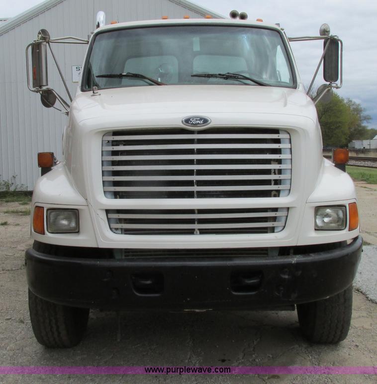 image for item F4882 1998 Ford L9T dump truck