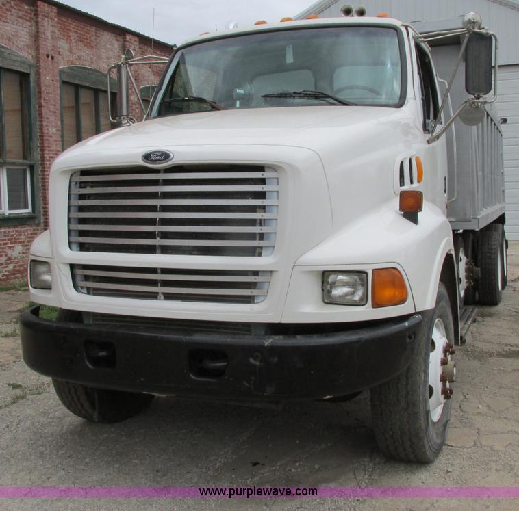 image for item F4882 1998 Ford L9T dump truck