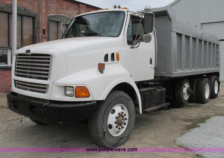 image for item F4882 1998 Ford L9T dump truck