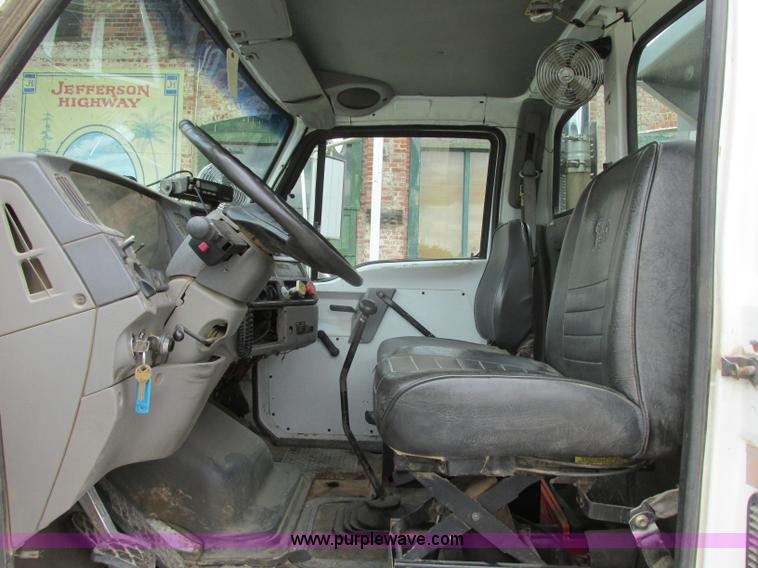 image for item F4882 1998 Ford L9T dump truck