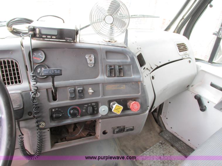 image for item F4882 1998 Ford L9T dump truck