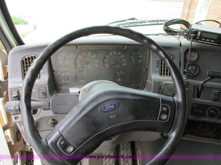 image for item F4882 1998 Ford L9T dump truck