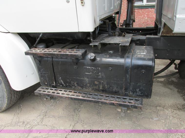 image for item F4882 1998 Ford L9T dump truck