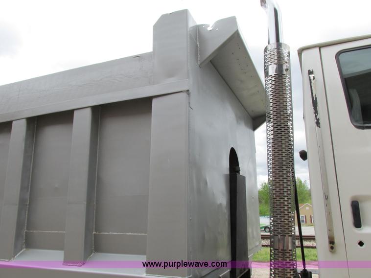 image for item F4882 1998 Ford L9T dump truck