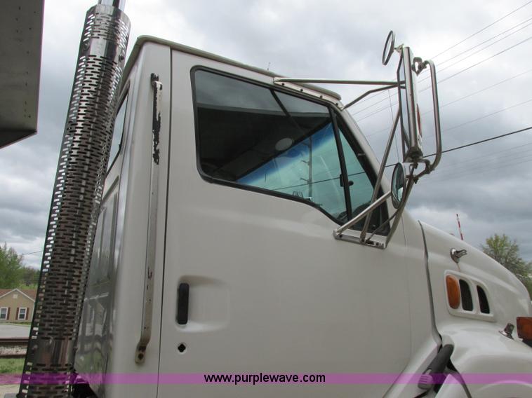 image for item F4882 1998 Ford L9T dump truck