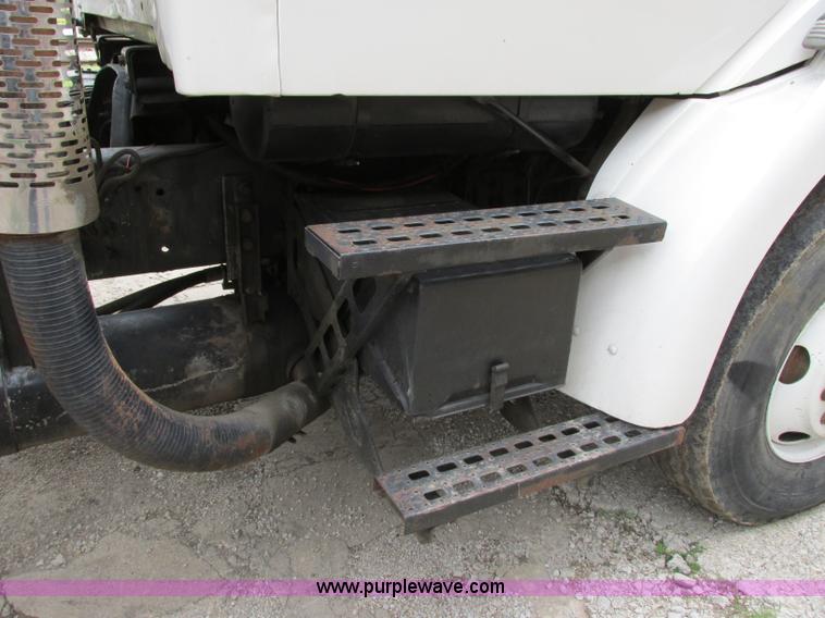 image for item F4882 1998 Ford L9T dump truck