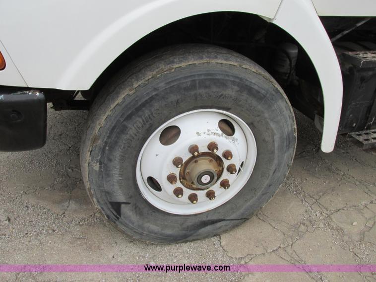 image for item F4882 1998 Ford L9T dump truck